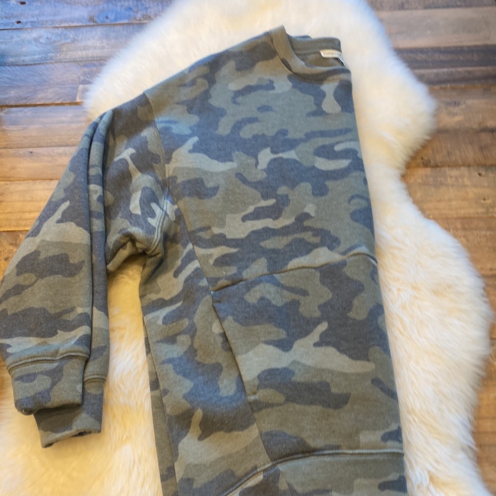 Express One Eleven Women's Faded Camo Crew Neck Front Pocket Sweatshirt - Picture 8 of 9